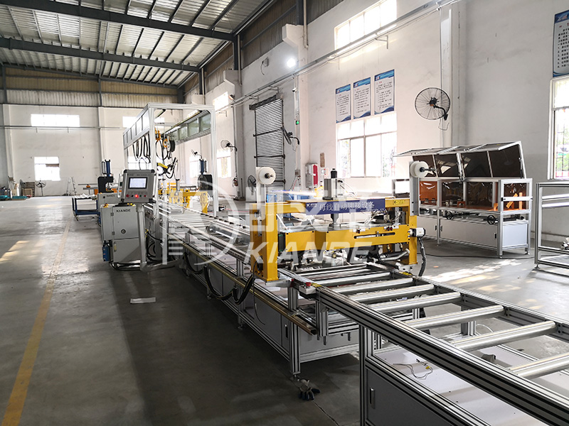 Remachadora autom&aacute;tica de barras colectoras tipo 2 piezas